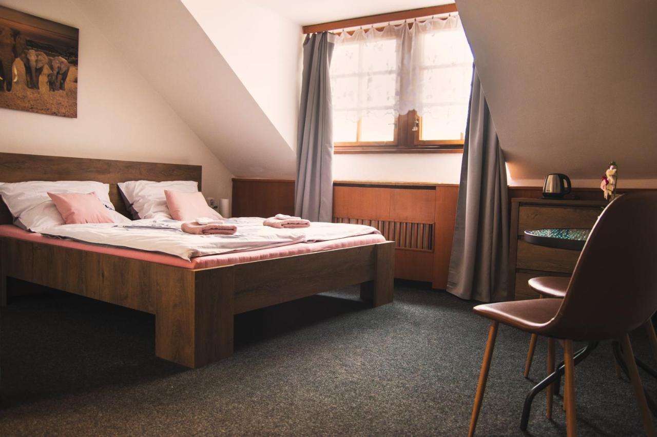Guesthouse Zlaty Hrozen Česká Lípa Kültér fotó